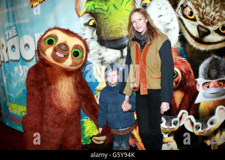 Jade Parfitt et son Jackson 6 arrivent pour la projection de gala des Croods à l'Empire, Leicester Square à Londres. Banque D'Images