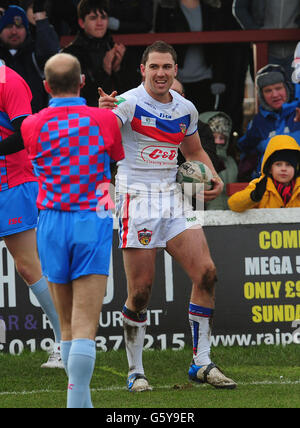 Dean Collis de Wakefield Wildcats célèbre après avoir fait un essai lors du match Super League à Belle vue, Wakefield. Banque D'Images