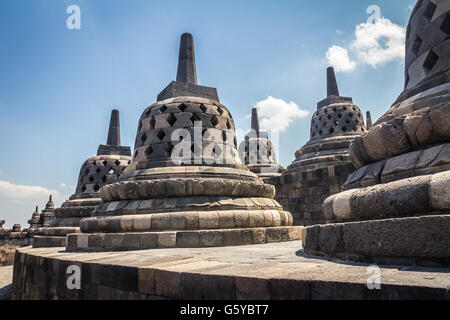 Stupas en temple de Borobudur en Indonésie Banque D'Images