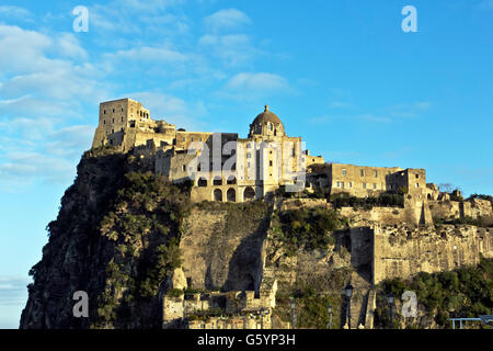 Château Aragonais d'Ischia Ponte, Ischia, Golfe de Naples, Campanie, Italie, Europe Banque D'Images