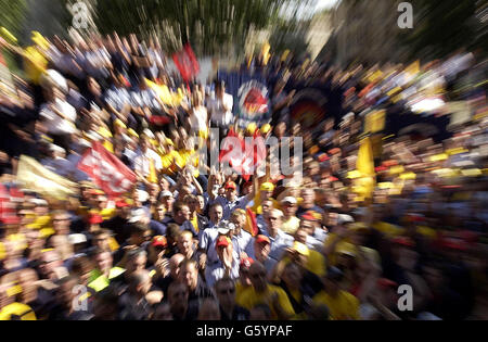 Les pompiers de protestation paye Banque D'Images