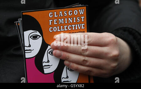 Les étudiants se rassemblent contre le sexisme sur le campus, à l'occasion de la Journée internationale de la femme, lors d'une manifestation à l'Université de Glasgow. Banque D'Images