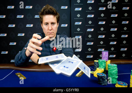 Le joueur de poker Vanessa Selbst pendant le PokerStars London Poker Festival, au Grosvenor Victoria Casino dans le centre de Londres. Banque D'Images