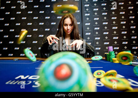 Joueur de poker Liv Boeree pendant le PokerStars London Poker Festival, au Grosvenor Victoria Casino dans le centre de Londres. Banque D'Images