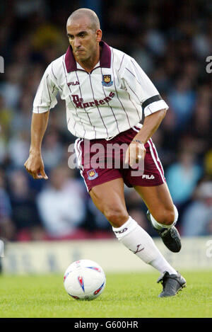 Paolo Di Canio de West Ham pendant l'amicale avec Southend Utd au Roots Hall. Banque D'Images