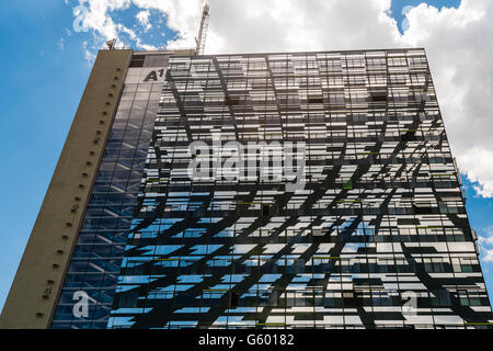 Graz, Autriche - 18 juin 2016 : Façade de la tour d'habitation de A1 Telekom à Graz, en Autriche. Il accueille le siège social d'une Tele1 Banque D'Images