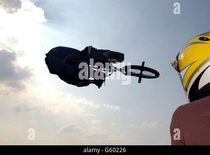 Stunt rider BMX jeux urbains Banque D'Images