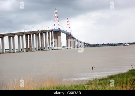 Pont de Saint-Nazaire est un pont à haubans enjambant le fleuve Loire France Banque D'Images