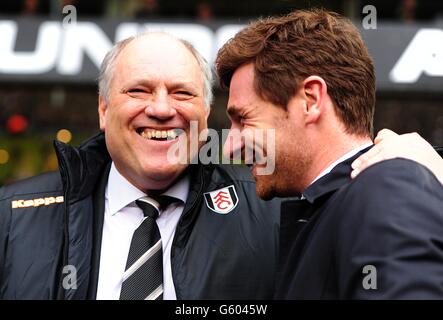 Martin Jol, directeur de Fulham (à gauche) salue Andre, directeur de Tottenham Hotspur Villas-Boas sur la ligne de contact avant le lancement Banque D'Images