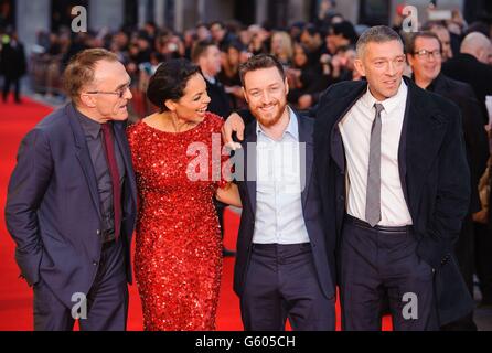 Danny Boyle, Rosario Dawson, James McAvoy et Vincent Cassel arrivent à la première mondiale de Trance, à l'Odeon West End, à Leicester Square, Londres. Banque D'Images