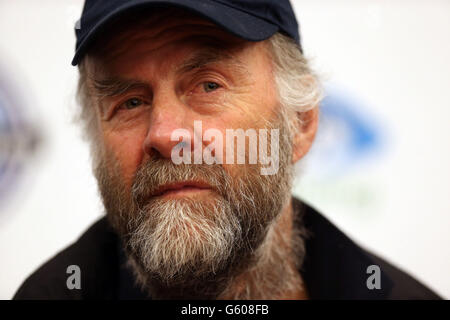 Sir Ranulph Fiennes s'adresse aux médias lors d'une conférence de presse à l'hôtel Sofitel de l'aéroport d'Heathrow, Londres, après avoir été contraint de quitter une expédition dans l'Antarctique à cause de gelures. Banque D'Images