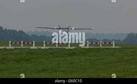 Hydravion Catalina atterrit à l'aérodrome de Biggin Hill dans le Kent Banque D'Images