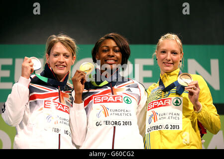 (De gauche à droite) enfant Eilidh de Grande-Bretagne, Perri Shakes-Drayton de Grande-Bretagne et Moa Hjelmer de Suède avec leurs médailles d'or, d'argent et de bronze des 400 mètres féminins Banque D'Images