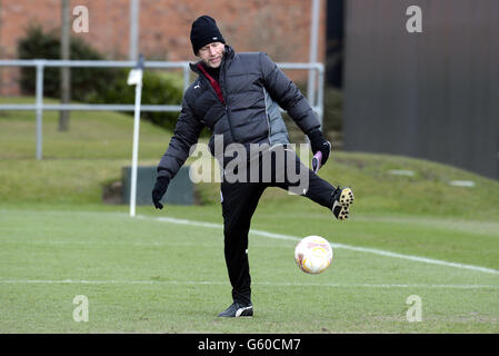 Football - UEFA Europa League - Round of Sixth - second Leg - Newcastle United / Anzhi Makhachkala - Newcastle United Trainin....Alan Pardew, directeur de Newcastle United, lors d'une séance de formation à Longbenton, Newcastle. Banque D'Images