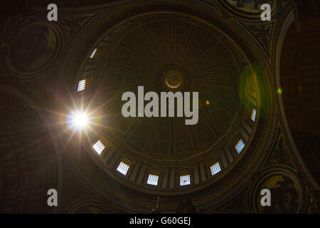 Dome de Saint Peters Basilica Banque D'Images