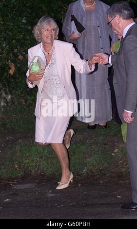 Compagnon du Prince de Galles, Camilla Parker Bowles pendant l'intervalle d'un service commémoratif pour la mère de la Reine à l'église St. Andrews, Hingham, Norfolk. CcGallery Banque D'Images
