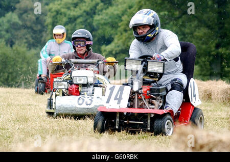 Pulborough Tondeuse Racing Banque D'Images