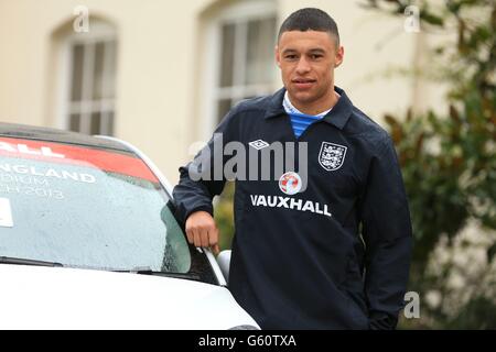 Football - Angleterre Photocall - Soprwell House.Alex Oxlade-Chamberlain d'Angleterre pendant un photocall Vauxhall à Sopwell House, St Albans. Banque D'Images