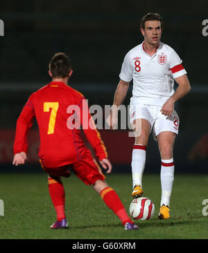 Football - sous 21's International - Angleterre / Roumanie - Adams Park.Angleterre U21 capitaine Jordan Henderson pendant le match contre la Roumanie U21, pendant l'International Under 21 à Adams Park, High Wycombe. Banque D'Images