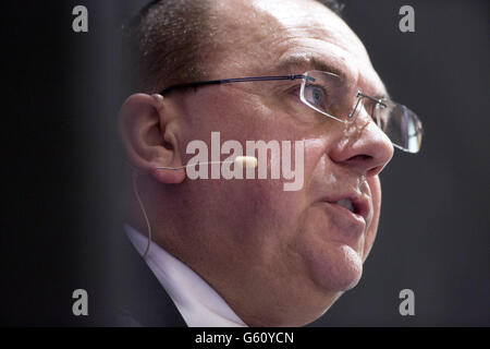 Axel Weber, président d'UBS AG, s'exprime lors d'un événement financier et économique à la London School of Economics (LSE) à Londres. Banque D'Images