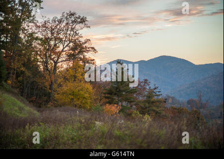 Coucher du soleil, automne, Blue Ridge Mountains, North Carolina Banque D'Images