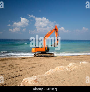 Pelle Orange au bord de la mer Banque D'Images