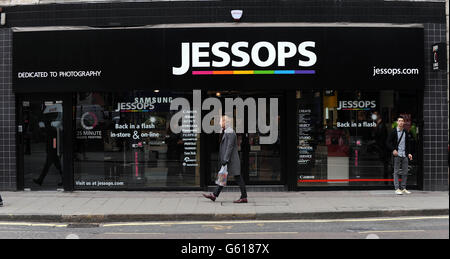 Vue générale du magasin Jessops d'Oxford Street, dans le centre de Londres, alors que Peter Jones, l'étoile de Dragons Den, a relancé la chaîne de caméras, deux mois après son départ forcé de la rue haute. Banque D'Images