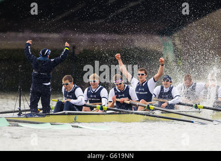 Aviron - BNY Mellon Oxford v Cambridge Boat Race 2013 - Tamise Banque D'Images