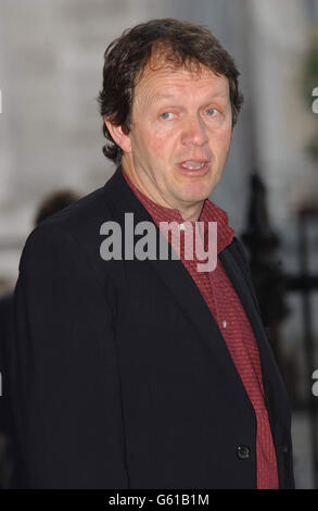 Kevin Whately, co-star de l'acteur et de Morse, arrive pour le service commémoratif de l'acteur John Unce à St. Martin-in-the-Fields, dans le centre de Londres. Environ 800 personnes se sont rassemblées pour se souvenir de l'acteur le plus célèbre pour avoir joué à l'inspecteur Morse, qui est mort en 2001. Banque D'Images