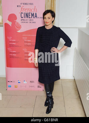 Kristin Scott Thomas arrive pour une Masterclass avec Kristin Scott-Thomas, une partie de rendez-vous avec French Cinema 2013, au Cine Lumiere, à Kensington, dans l'ouest de Londres. Banque D'Images