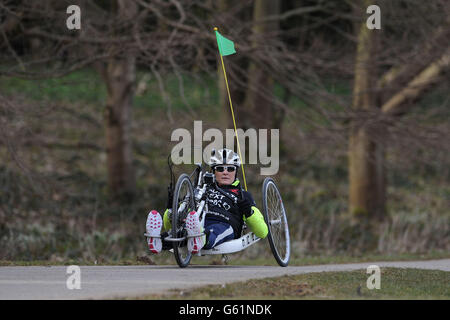 Claire Lomas charity cycle ride Banque D'Images