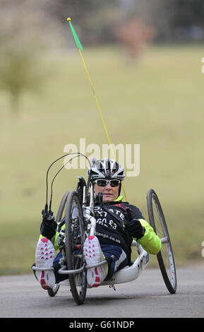 Claire Lomas charity cycle ride Banque D'Images