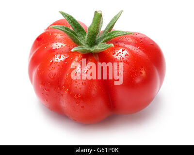 Heirloom mûrs tomates sur vigne, Togorific variété (Solanum lycopersicum), couvertes de gouttelettes. Chemins de détourage pour les tomates Banque D'Images