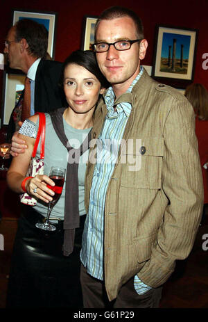 L'acteur Ewan McGregor et sa femme Eve assistent à une séance privée de photographies de Robert Jan Fentener Van Vissingen à Chrisités, dans le centre de Londres, en aide à la Fondation Children's Wish. Banque D'Images