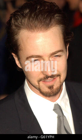 L'acteur américain Edward Norton, qui joue le rôle de vedette dans le film, arrive pour la première du film 'Red Dragon' au théâtre Ziegfield à New York. Banque D'Images