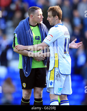 Football - npower football League Championship - Birmingham City / Leeds United - St Andrew's.Paddy Kenny, gardien de but de Leeds United (à gauche) et Luke Varney, coéquipier à la fin du match Banque D'Images