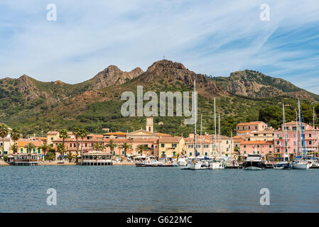 Le port de Porto Azzurro, Elba Island, Livourne, Toscane, Italie Banque D'Images