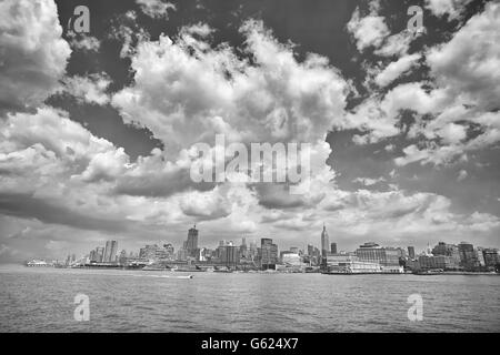 Noir et blanc photo de Manhattan vu de Hudson River, New York, USA. Banque D'Images