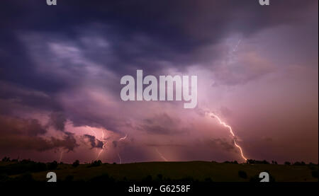 Orage avec plusieurs éclairs sur la région du Kentucky Bluegrass Banque D'Images