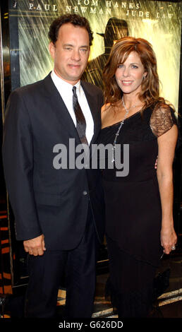 L'acteur Tom Hanks et sa femme Rita arrivent à l'Empire Leicester Square, Londres, pour la première britannique de « Road to Perdition ». Banque D'Images