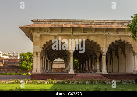 Colonnes de fort d'Agra en Inde Banque D'Images