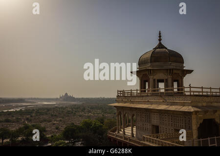 Taj Mahal vu de fort d'Agra Banque D'Images