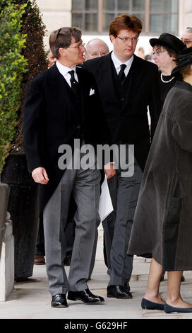 Le procureur général Dominic Grieve QC (à gauche) et le secrétaire en chef du Trésor Danny Alexander (au centre) arrivent pour une réception au Mansion House, dans la ville de Londres, à l'invitation du secrétaire aux Affaires étrangères William Hague pour les dignitaires étrangers après les funérailles de la baronne Thatcher, à la cathédrale Saint-Paul, Centre de Londres. Banque D'Images