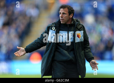 Football - npower football League Championship - Leicester City v Watford - King Power Stadium. Gianfranco Zola, le directeur de Watford, sur la ligne de contact Banque D'Images