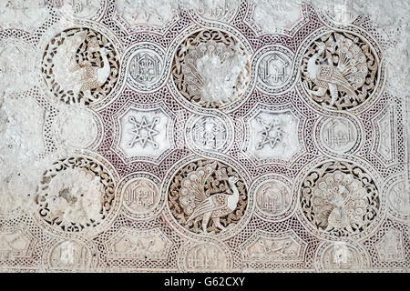 Monastère de l'abbaye de Santa Maria la Real de Las Huelgas à Burgos - une église mudéjar royale espagnole - détails sur une frise de plafond Banque D'Images