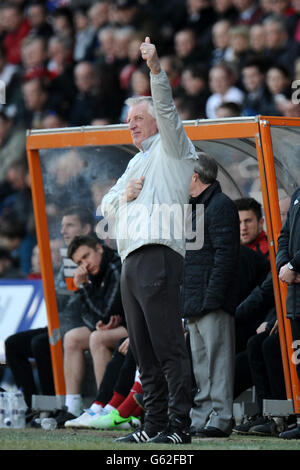 Football - npower football League One - Doncaster Rovers et Tranmere Rovers - Keepmoat Stadium.Ronnie Moore, le directeur de Tranmere Rovers, est sur la ligne de contact Banque D'Images