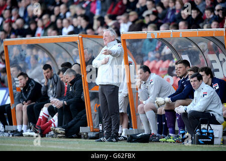 Football - npower football League One - Doncaster Rovers et Tranmere Rovers - Keepmoat Stadium.Ronnie Moore, le directeur de Tranmere Rovers, est sur la ligne de contact Banque D'Images