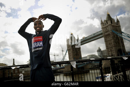 Athlétisme - Marathon Virgin London 2013 - British Athletes Photocall - Tower Hotel.Le Mo Farah de Grande-Bretagne pose pendant le photocall au Tower Hotel, Londres. Banque D'Images