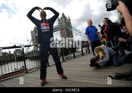 Athlétisme - Marathon Virgin London 2013 - British Athletes Photocall - Tower Hotel.Le Mo Farah de Grande-Bretagne pose pendant le photocall au Tower Hotel, Londres. Banque D'Images