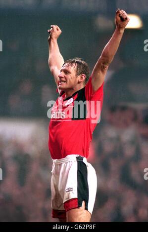 09 MARS 1996. Tottenham Hotspur et la forêt de Nottingham. Stuart Pearce, de Forest, célèbre la victoire de Forest sur Spurs après des pénalités à White Hart Lane Banque D'Images